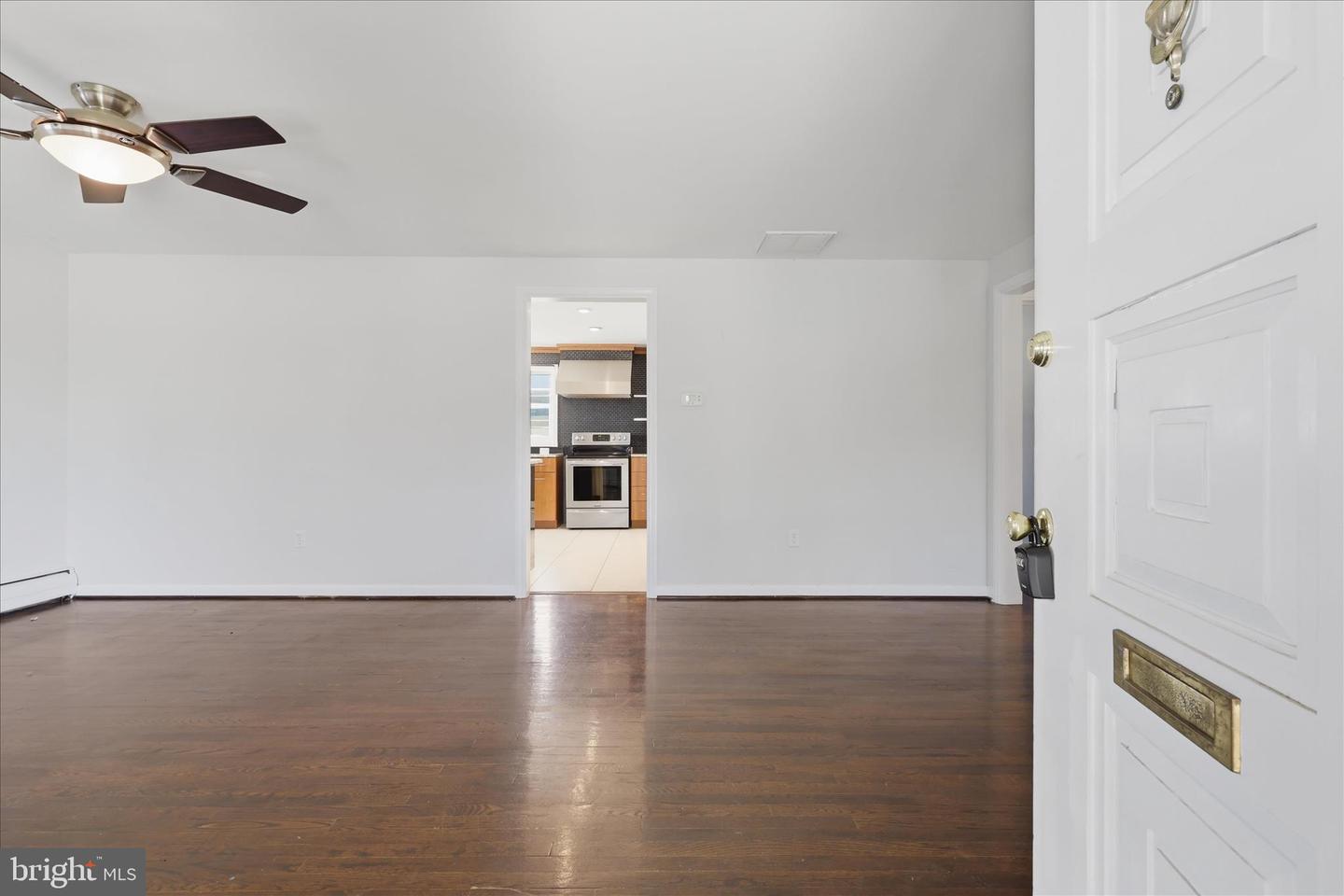 17 E Thirteenth St Property Photo 8