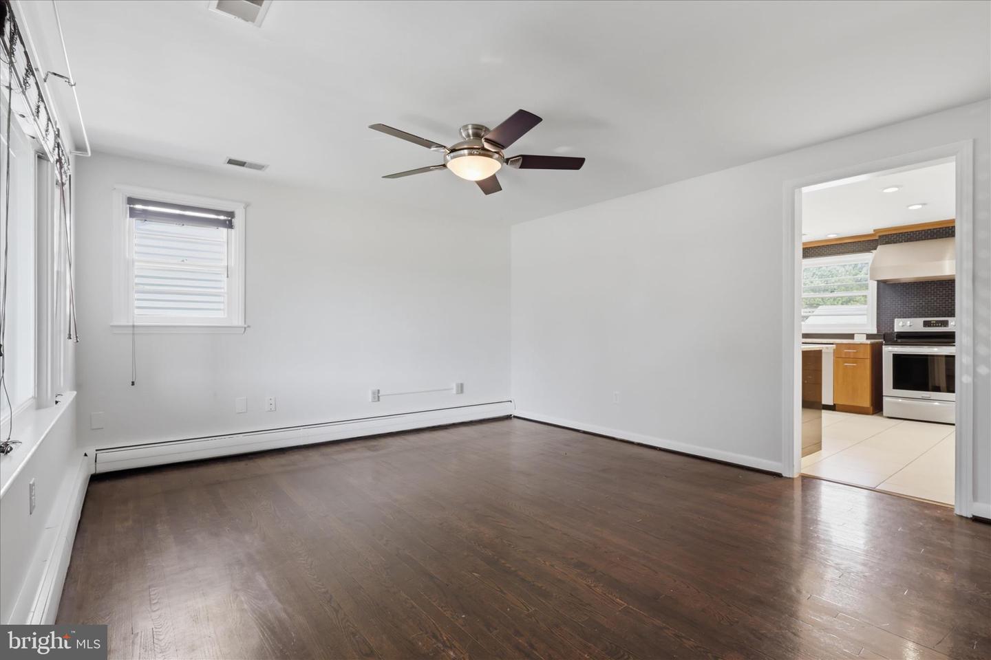 17 E Thirteenth St Property Photo 9