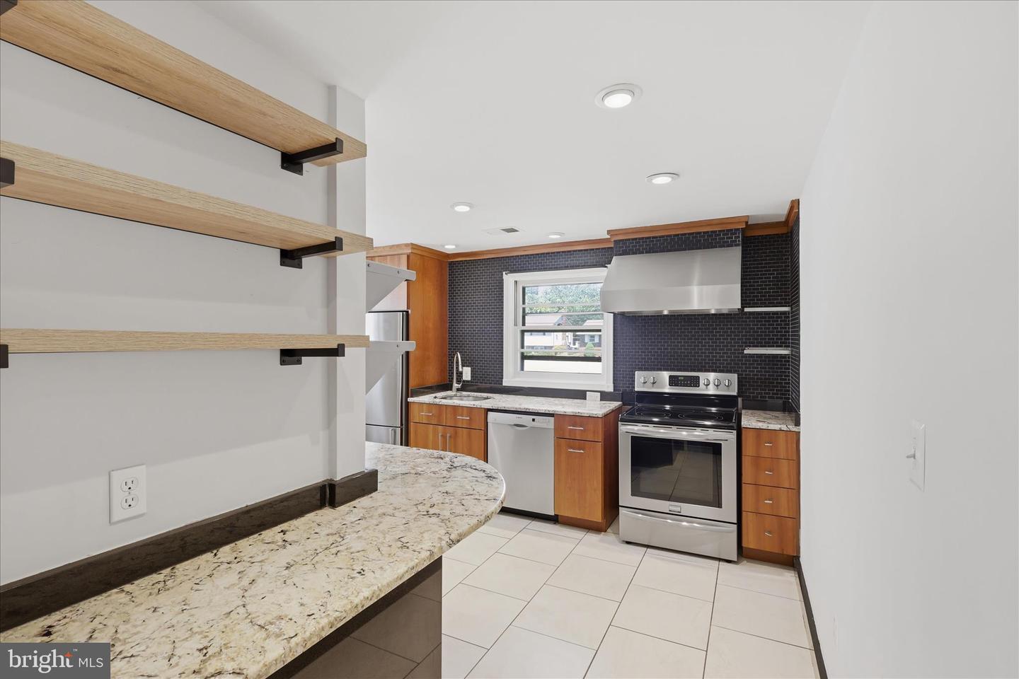 17 E Thirteenth St Property Photo 13