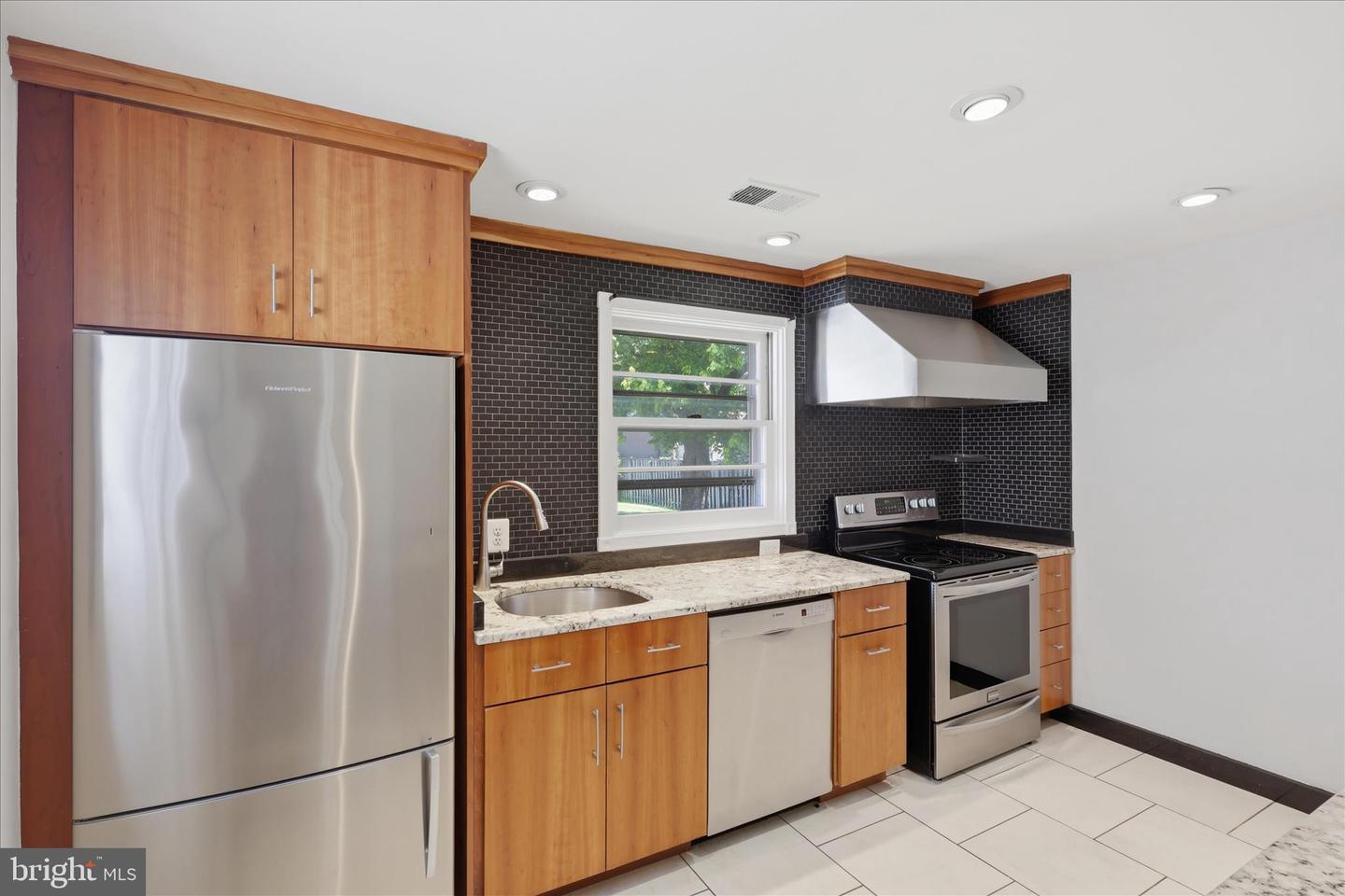 17 E Thirteenth St Property Photo 14