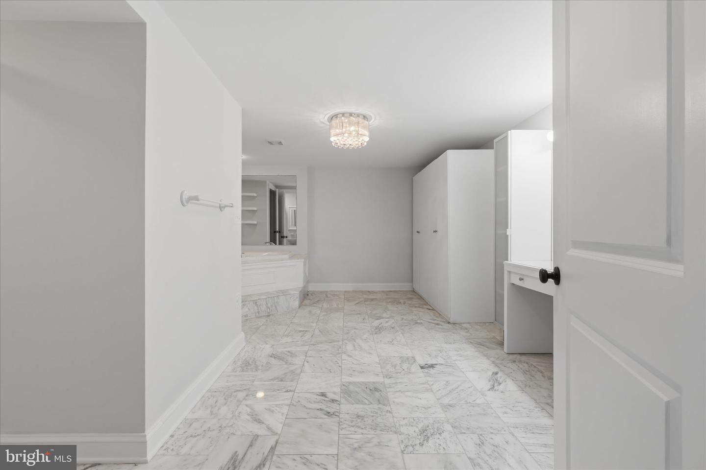 17 E Thirteenth St Property Photo 27