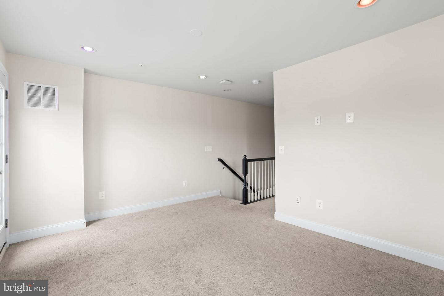 635 E Church St Property Photo 30