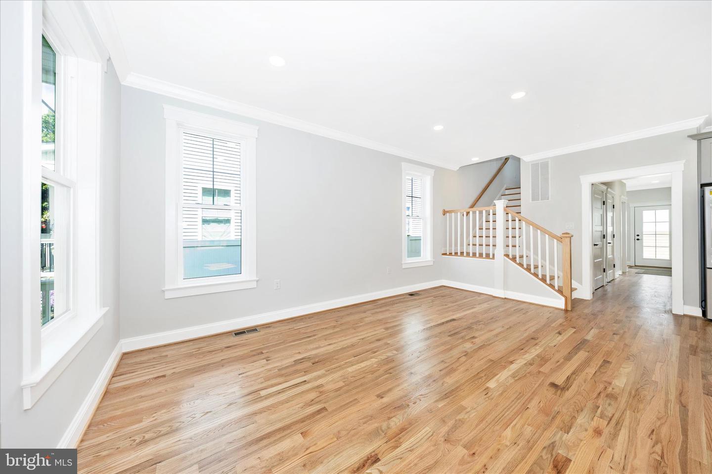 109 W 13th St Property Photo 9