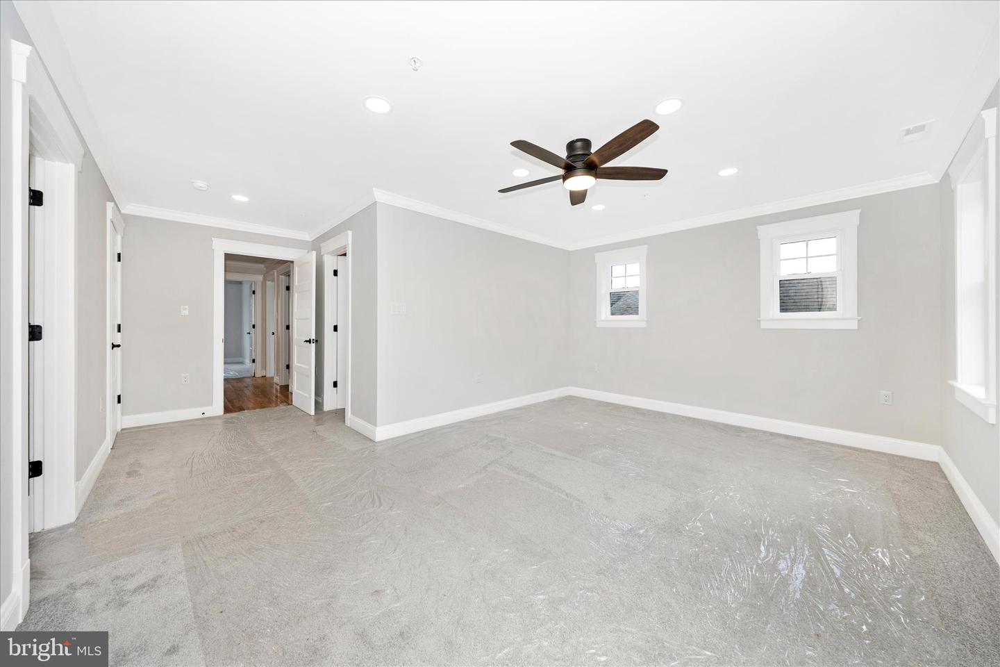 109 W 13th St Property Photo 33