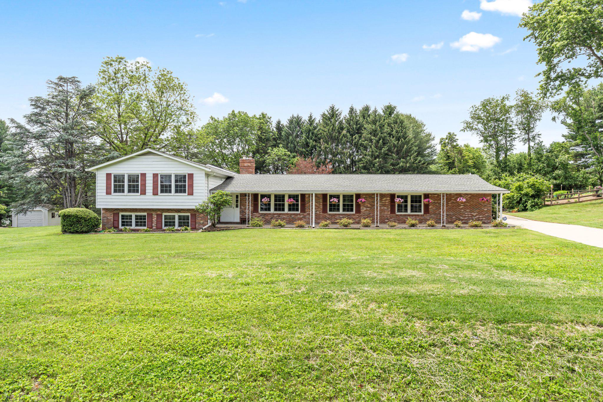 3318 Lowell Ln Property Photo 1