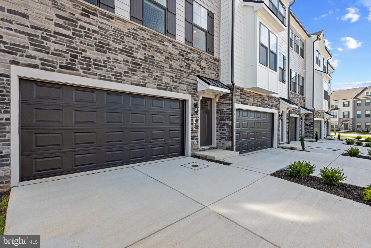393 Ensemble Way Property Photo 4