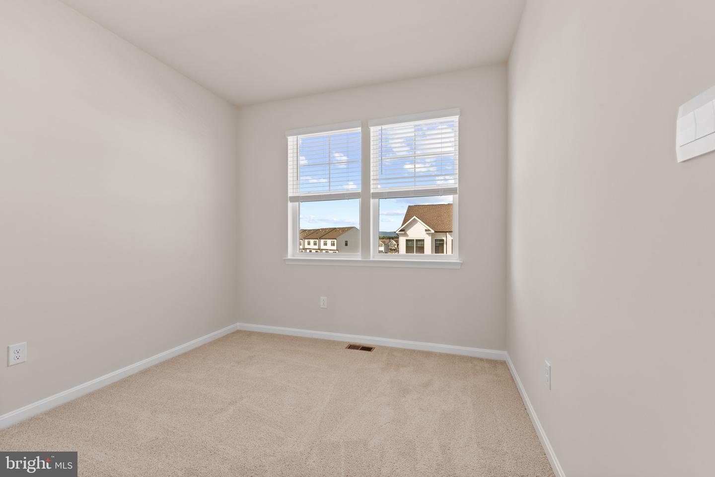 393 Ensemble Way Property Photo 22