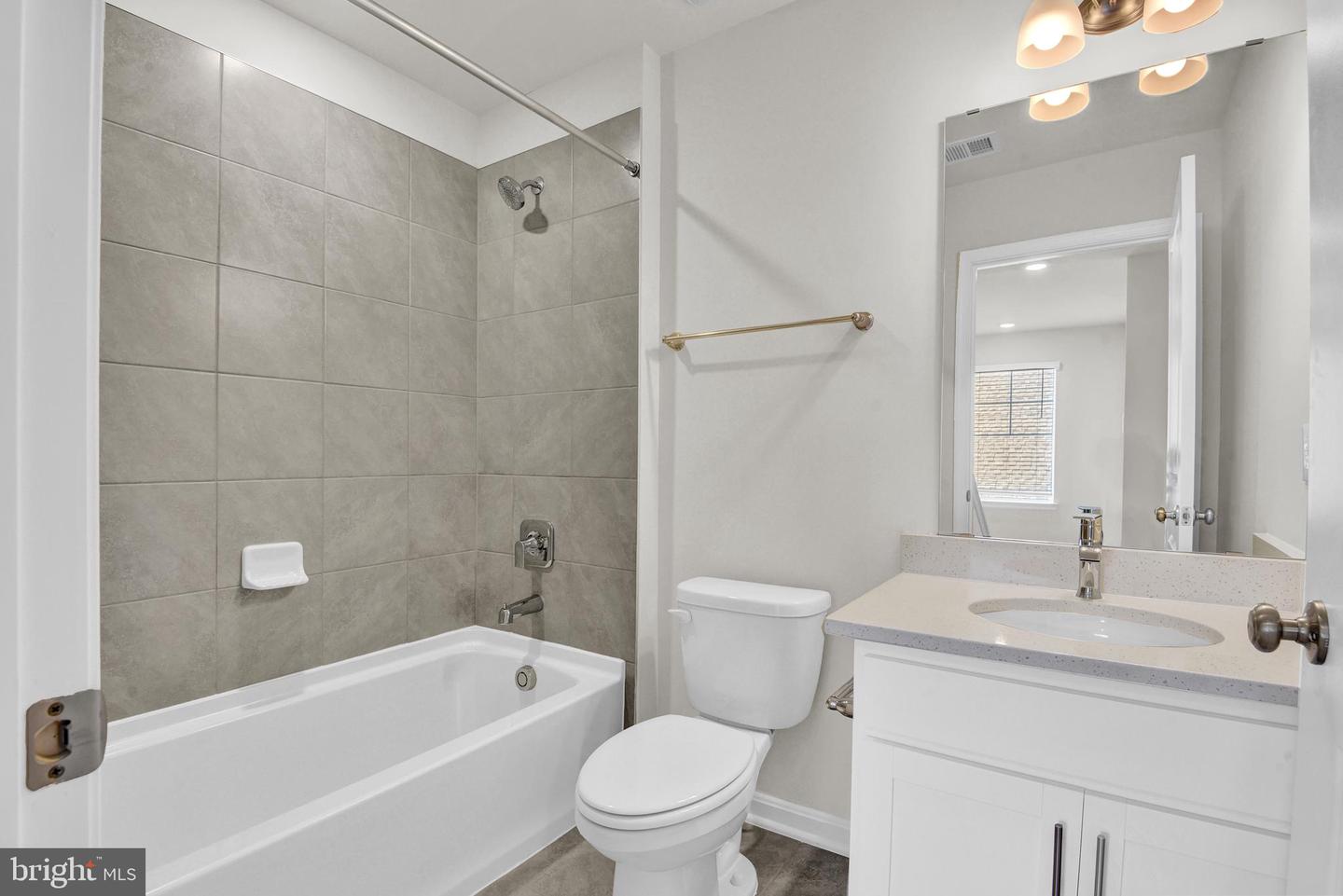 456 Hanson St Property Photo 24