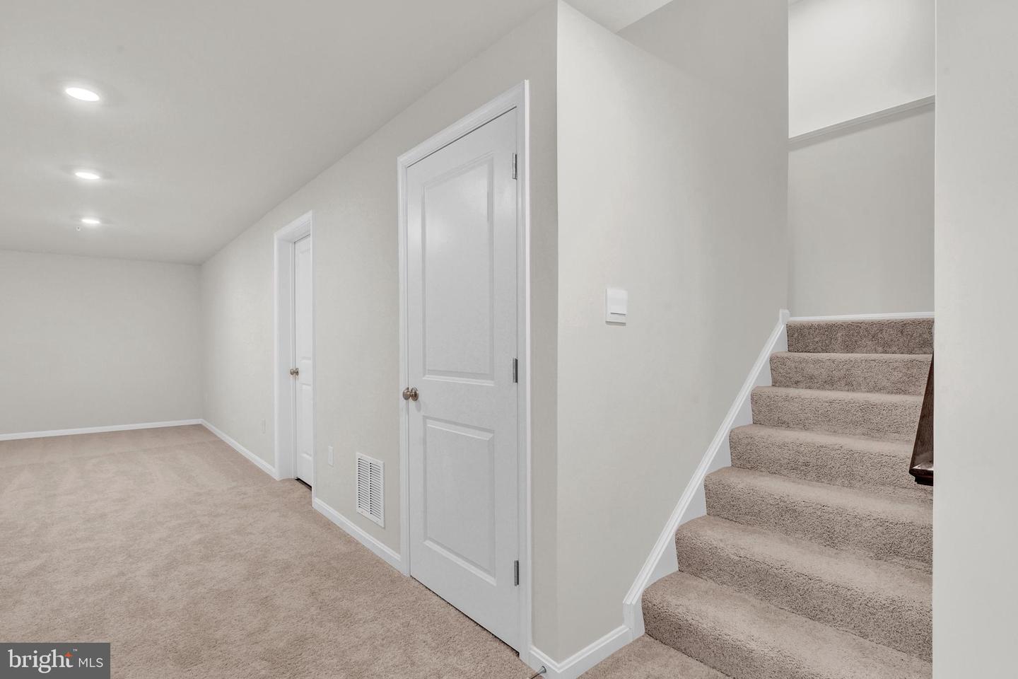 456 Hanson St Property Photo 28