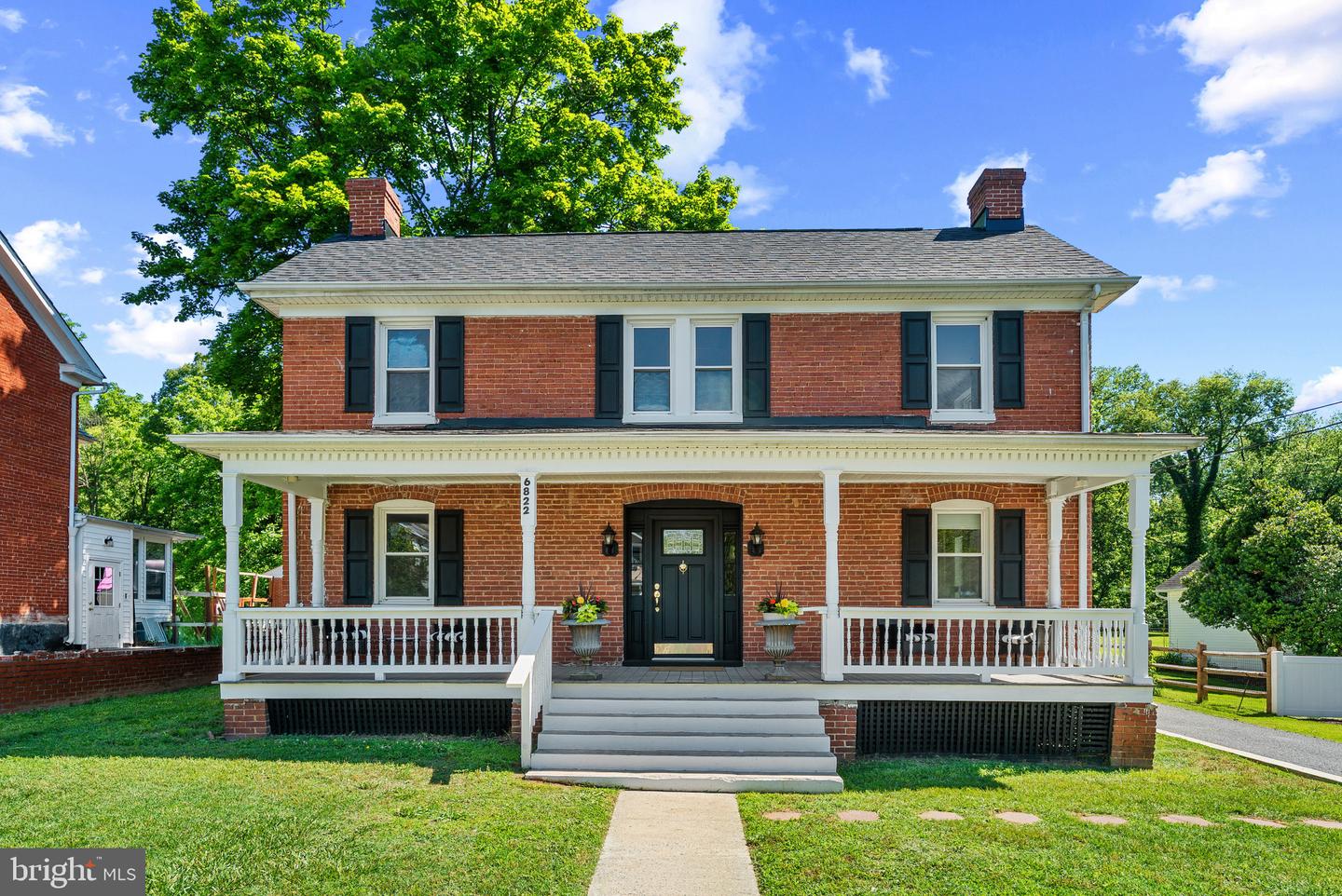 6822 Buckingham Ln Property Photo 1