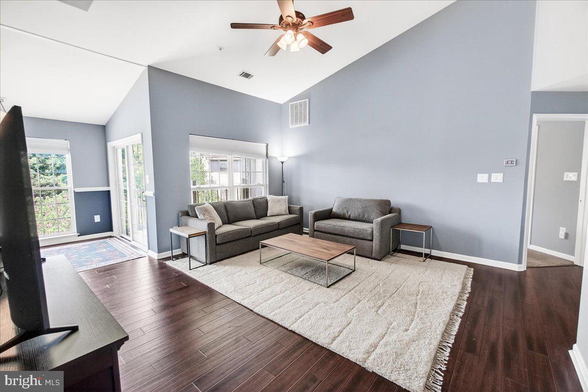 593 Cawley Dr #3 3b Property Photo 6