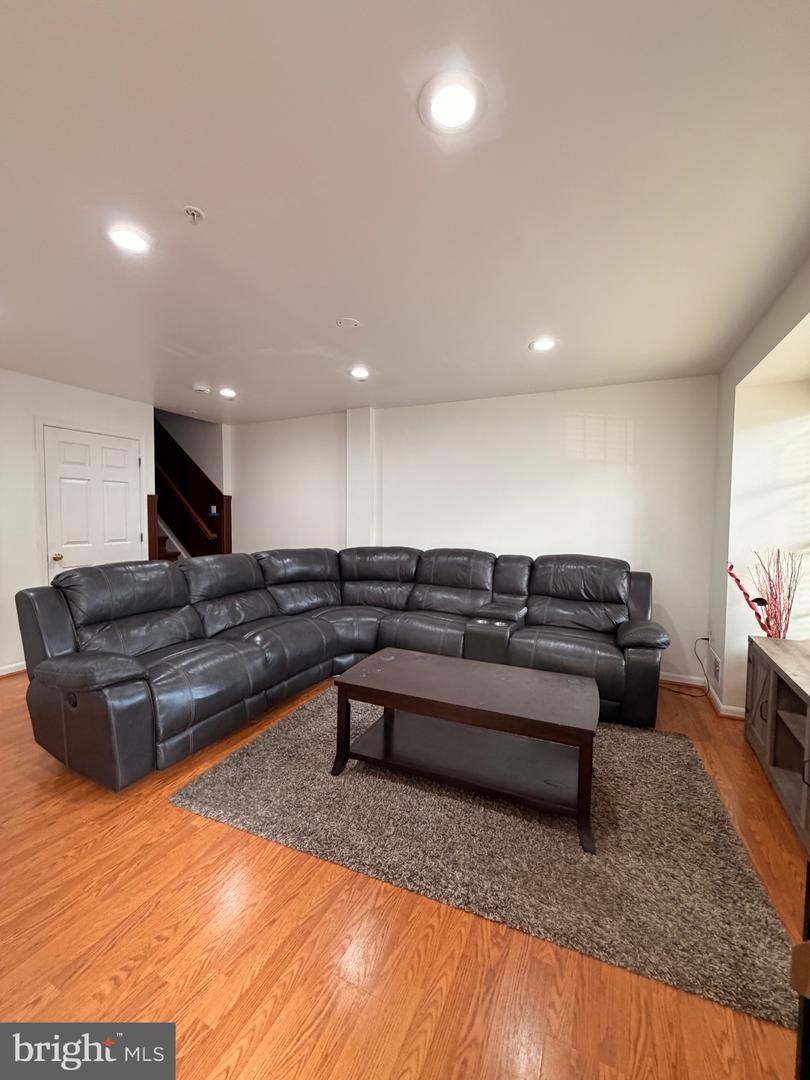5707 Duke Ct Property Photo 3