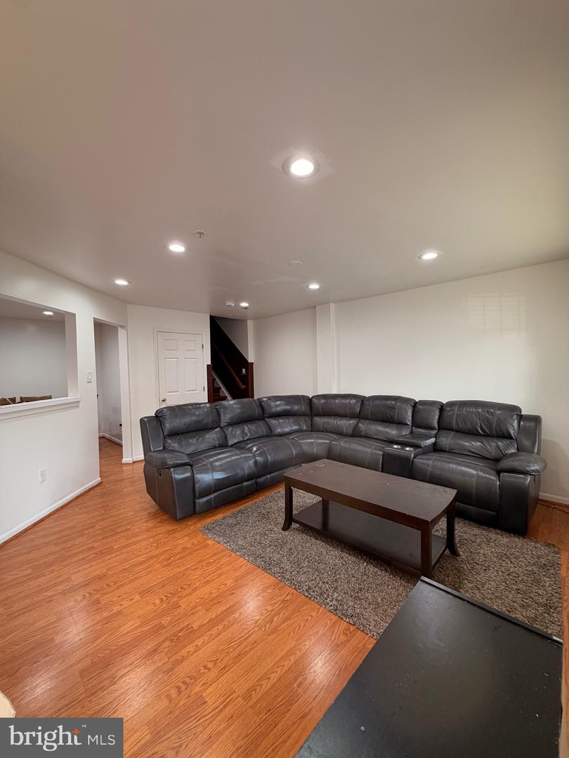 5707 Duke Ct Property Photo 4