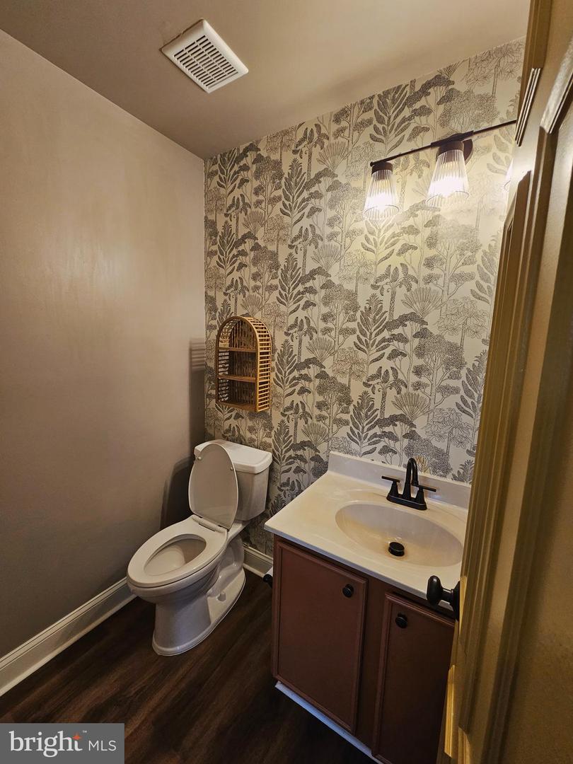 406 Terry Ct #b-4 Property Photo 6
