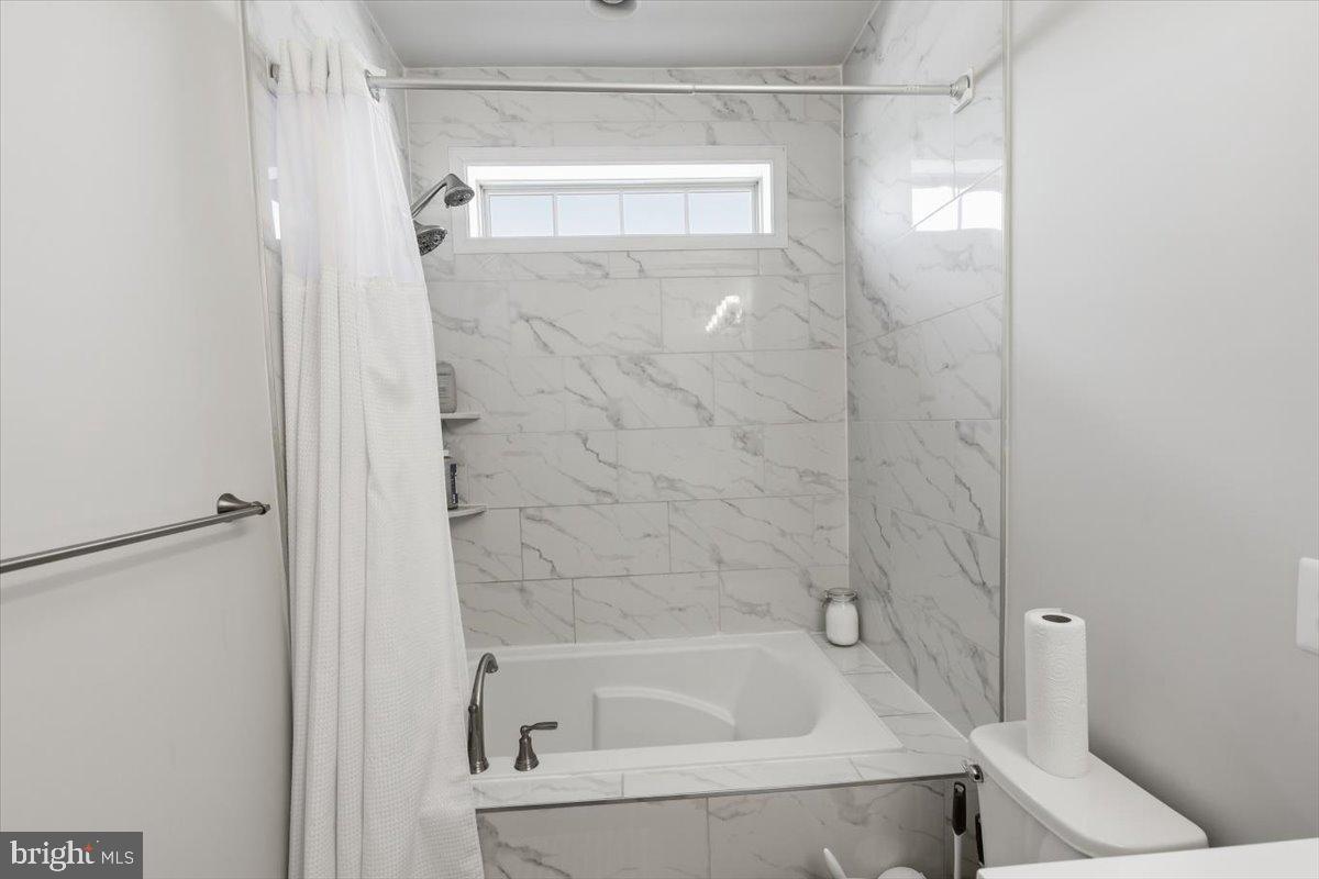 1833 Clancy Ave Property Photo 24