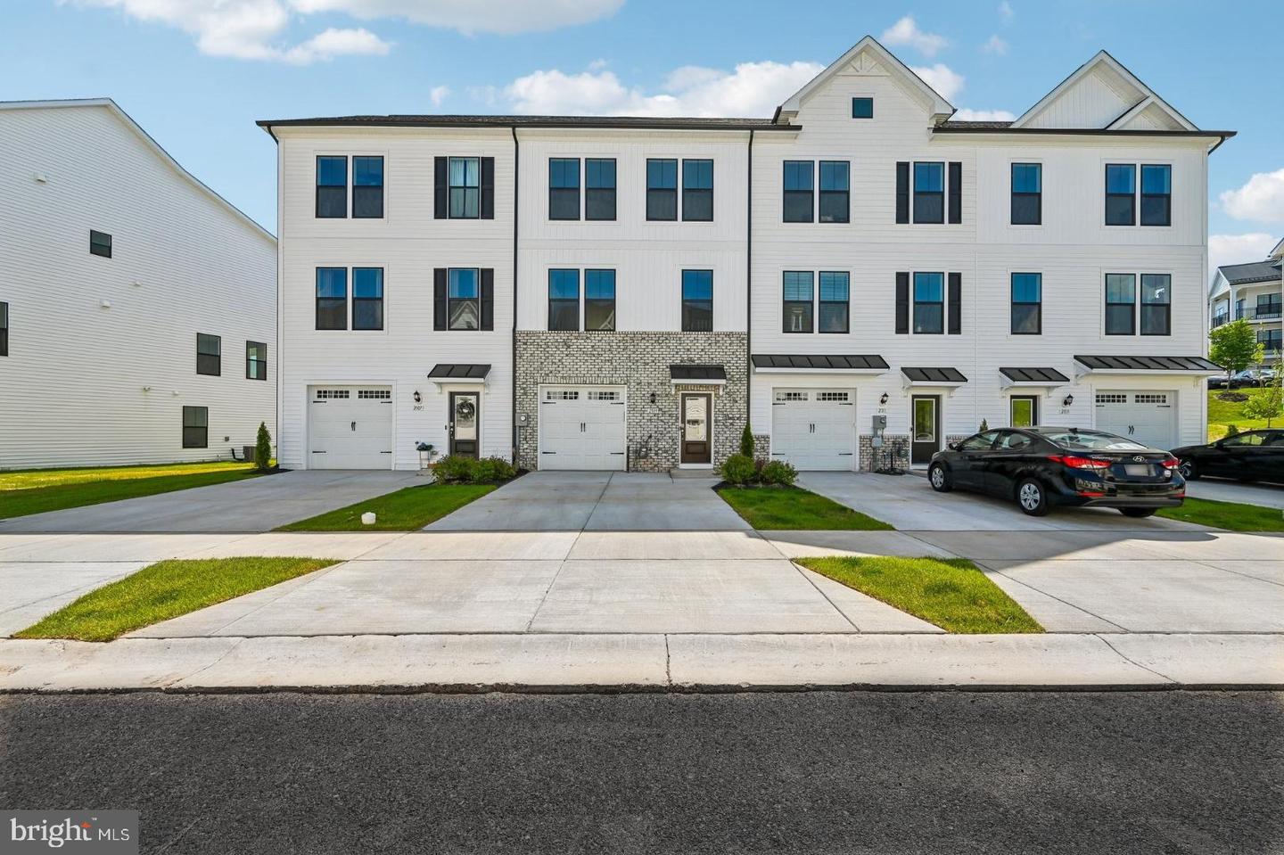 2109 PEACE LILY LN