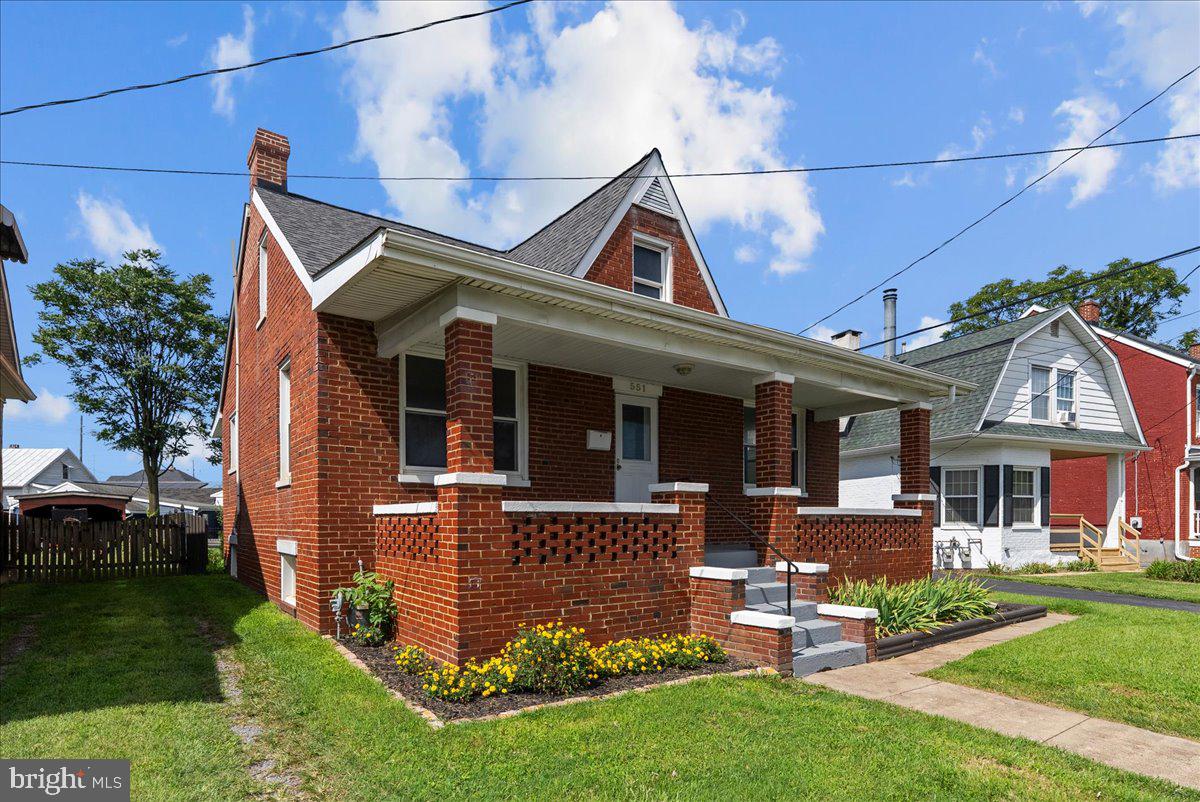 551 E Church St Property Photo 4
