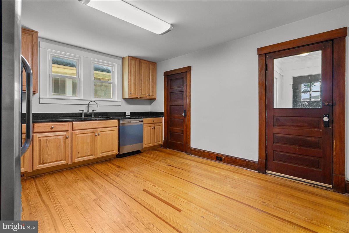 551 E Church St Property Photo 17
