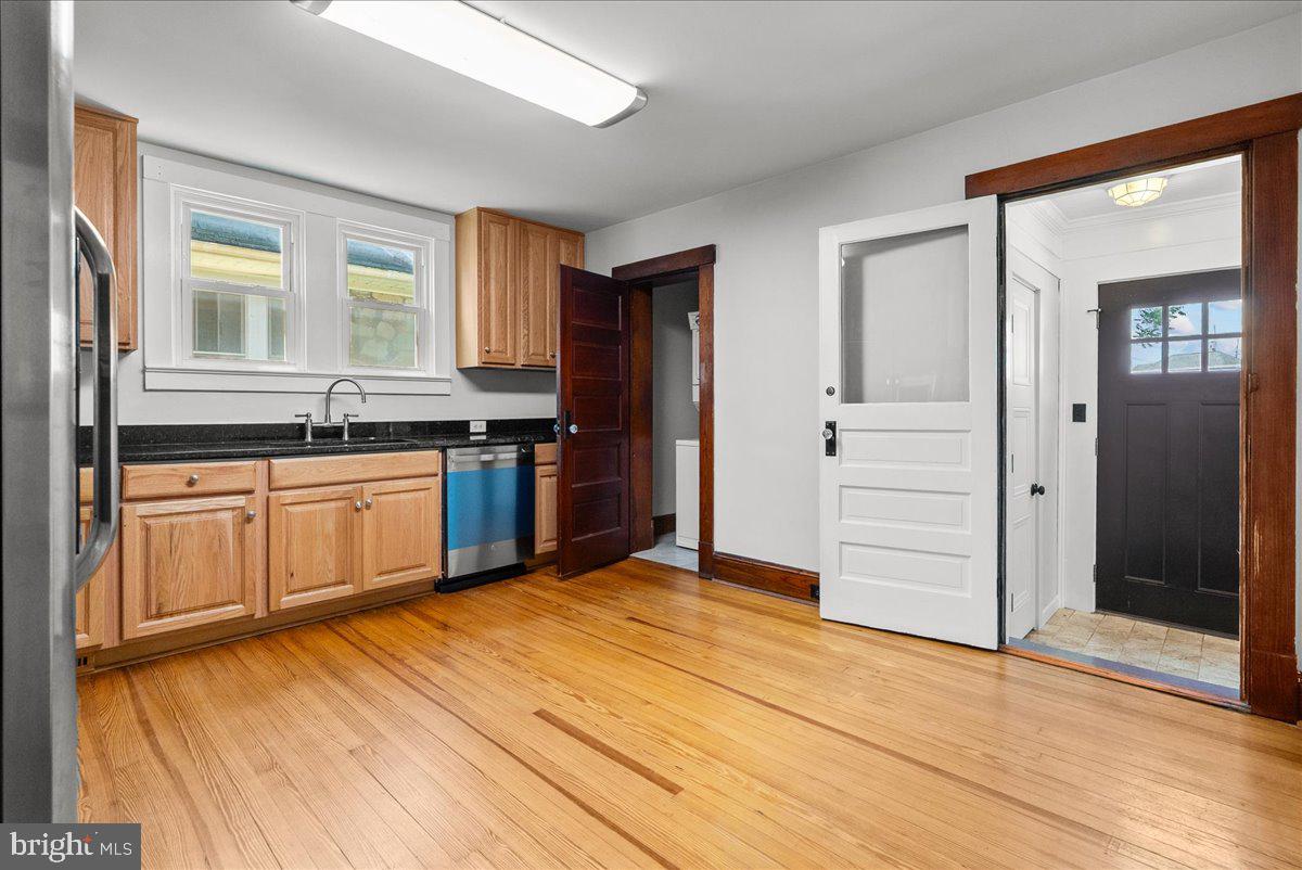 551 E Church St Property Photo 18