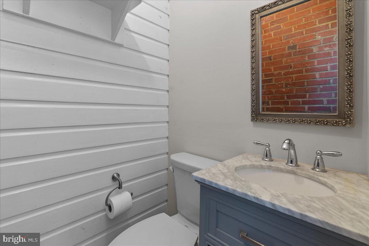 551 E Church St Property Photo 28