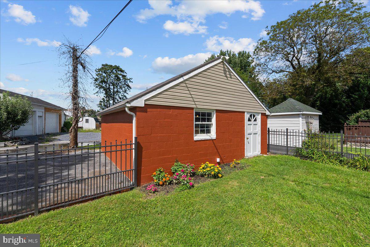 551 E Church St Property Photo 38