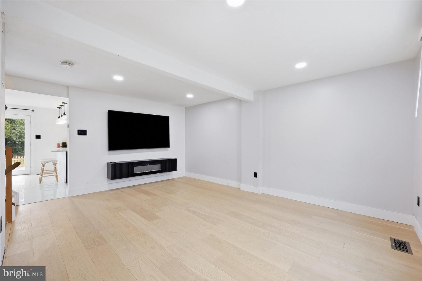 1719 Springhouse Ct Property Photo 3