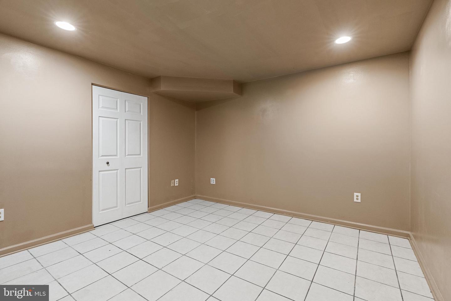 9506 Glade Ave Property Photo 49
