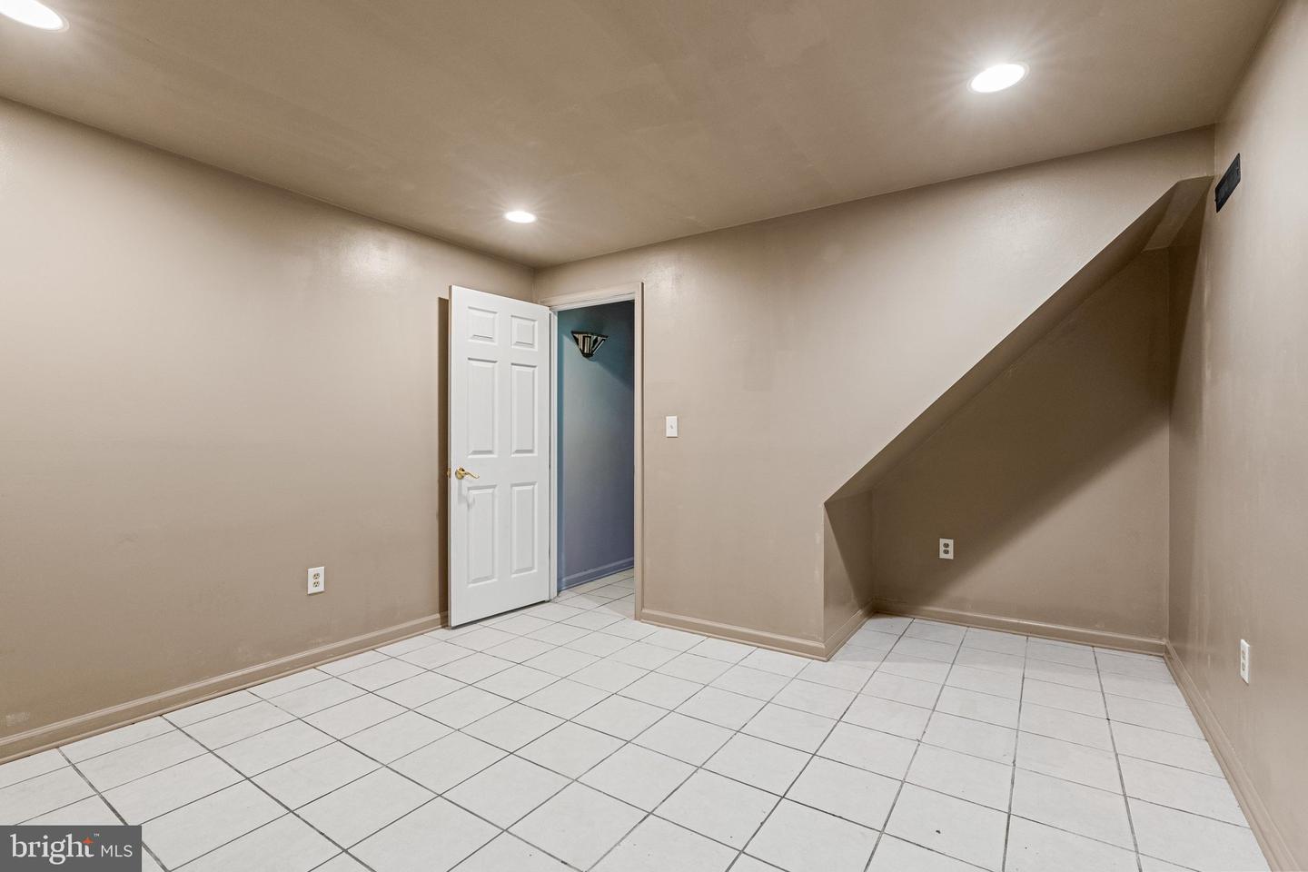 9506 Glade Ave Property Photo 50