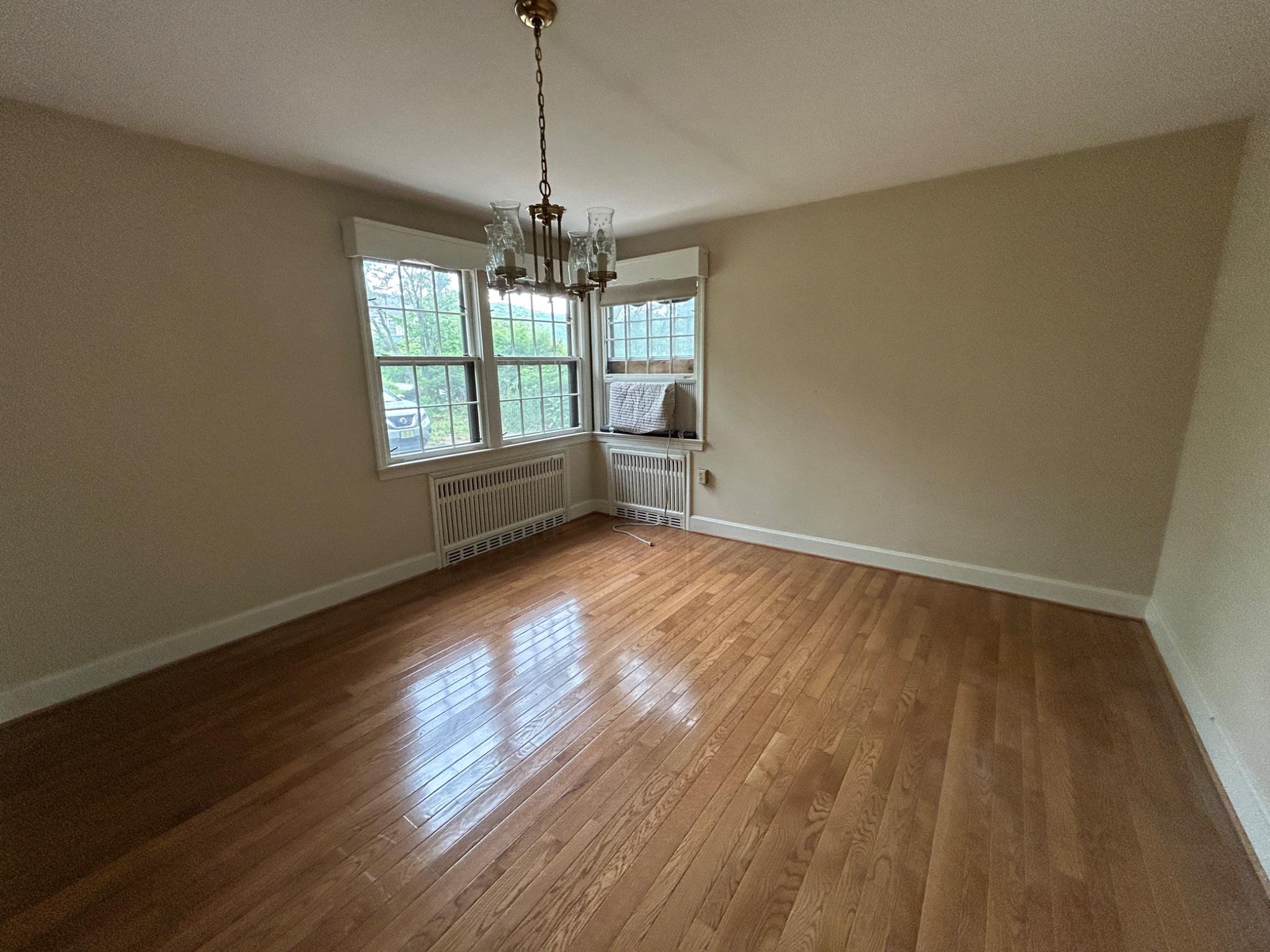17233 Mountain View Rd Property Photo 3