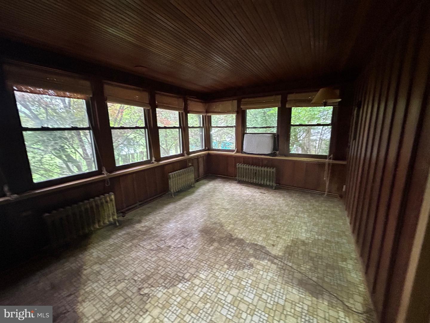17233 Mountain View Rd Property Photo 5