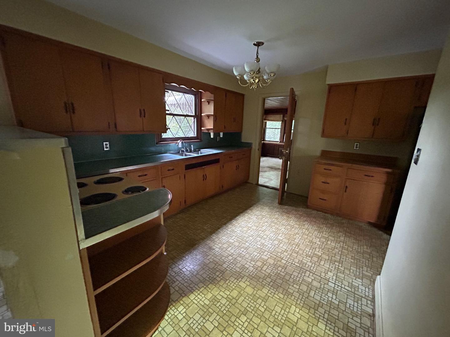 17233 Mountain View Rd Property Photo 6