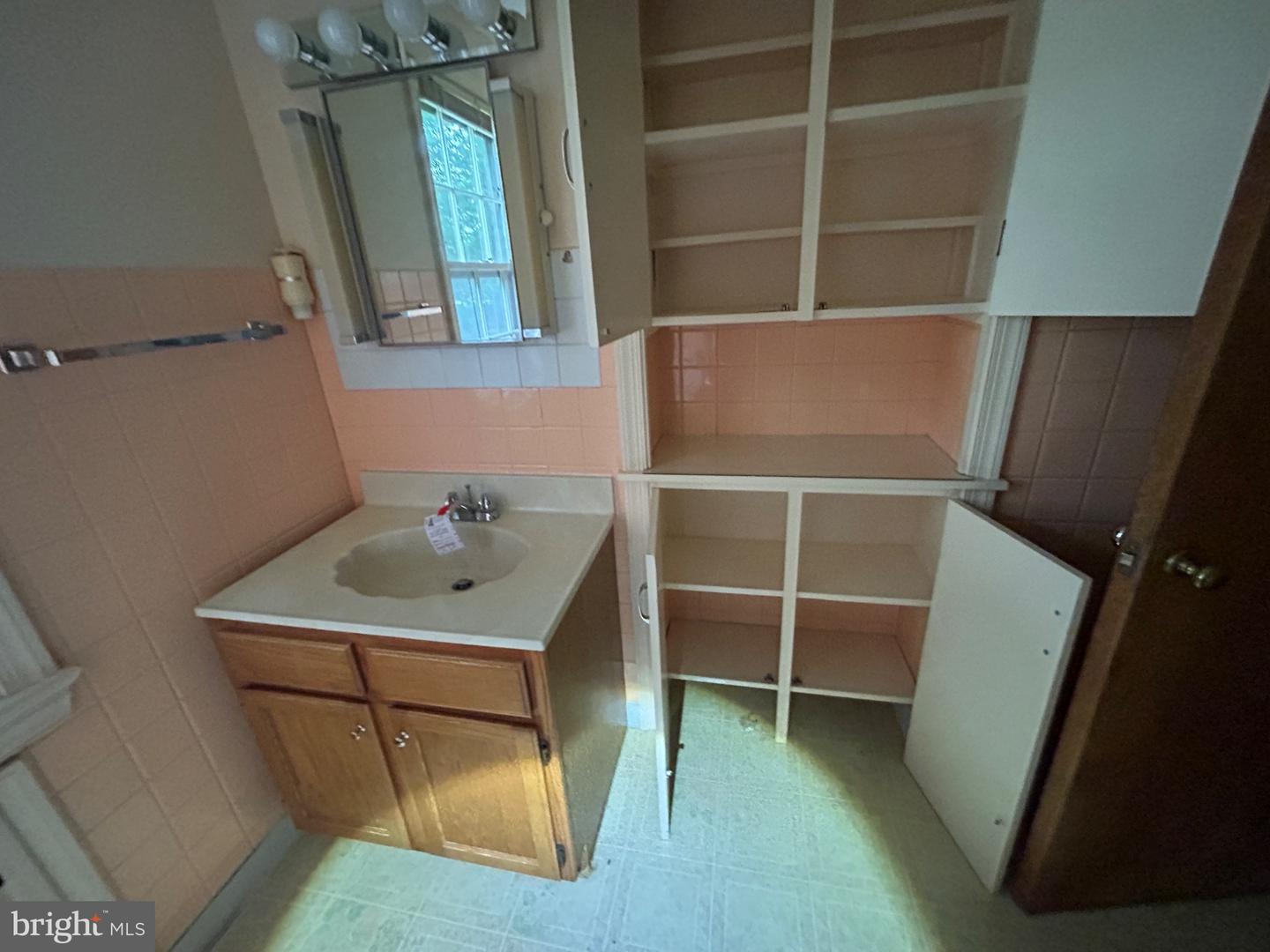 17233 Mountain View Rd Property Photo 12