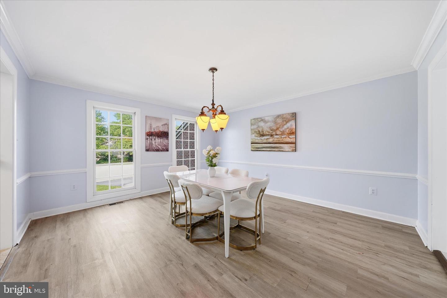 6135 Fieldcrest Ct Property Photo 4