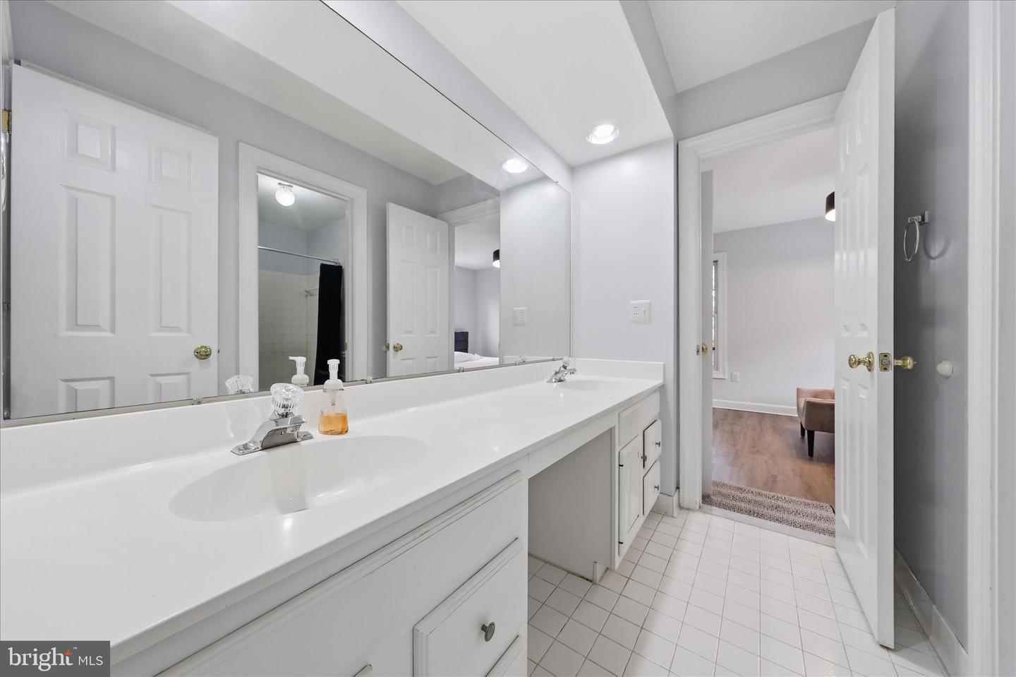 6135 Fieldcrest Ct Property Photo 25