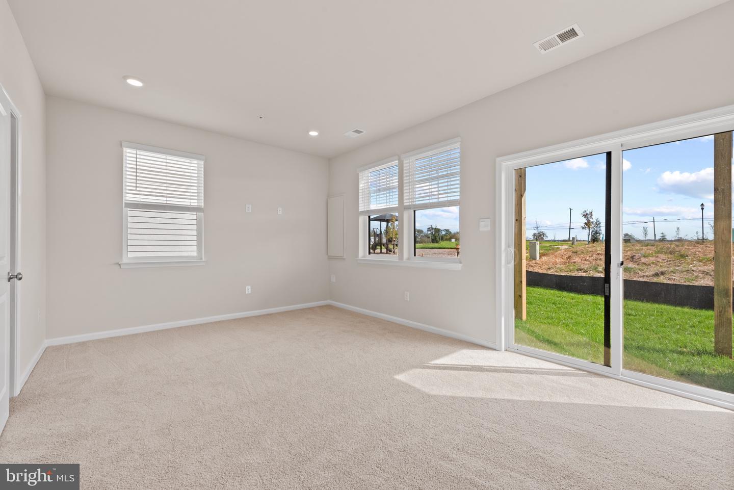 379 Ensemble Way Property Photo 5