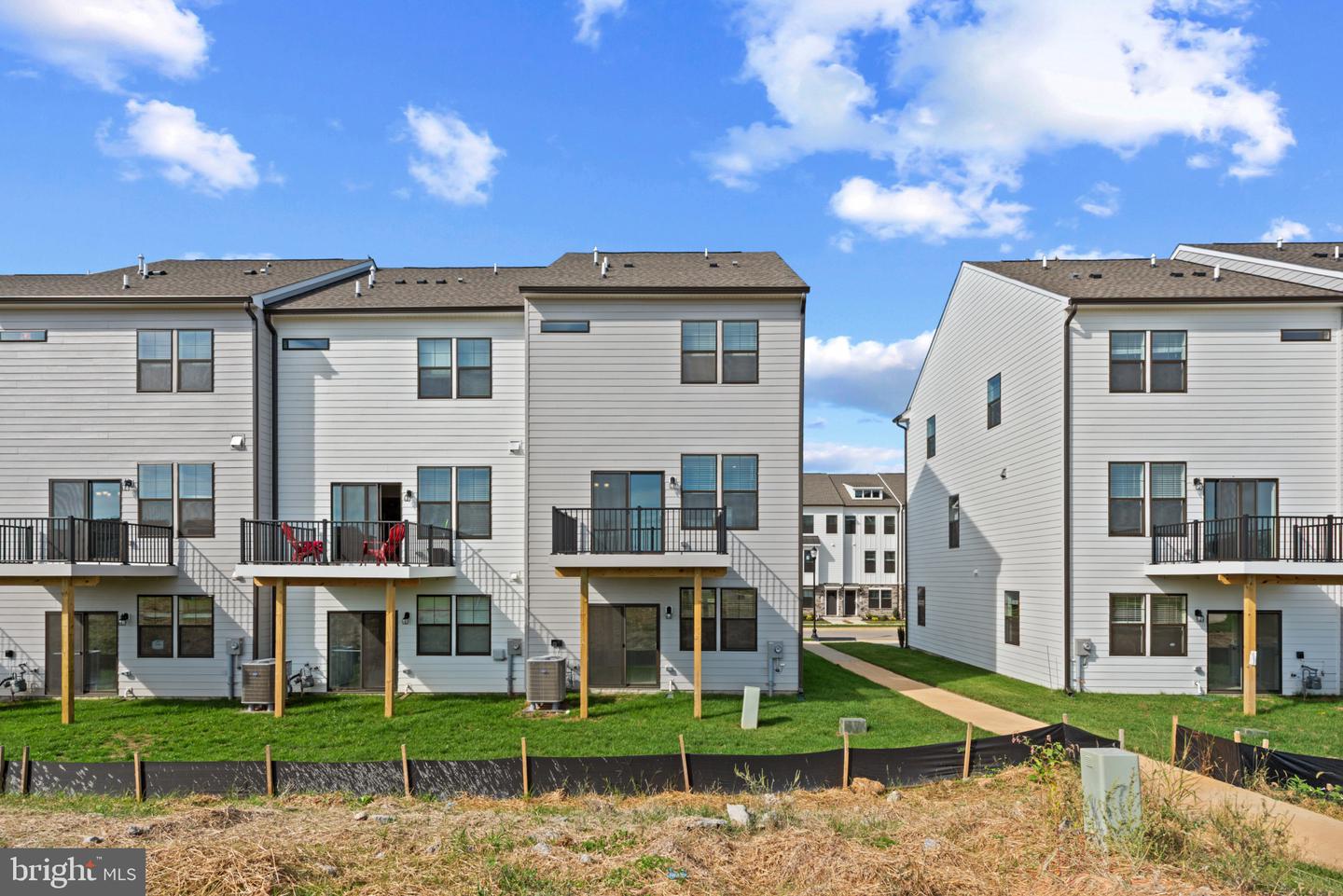379 Ensemble Way Property Photo 36