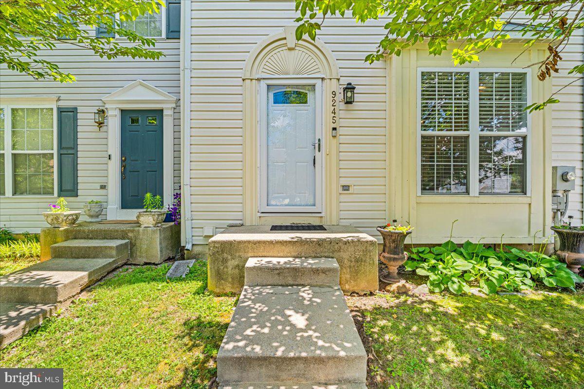 9245 Ridgefield Cir Property Photo 2