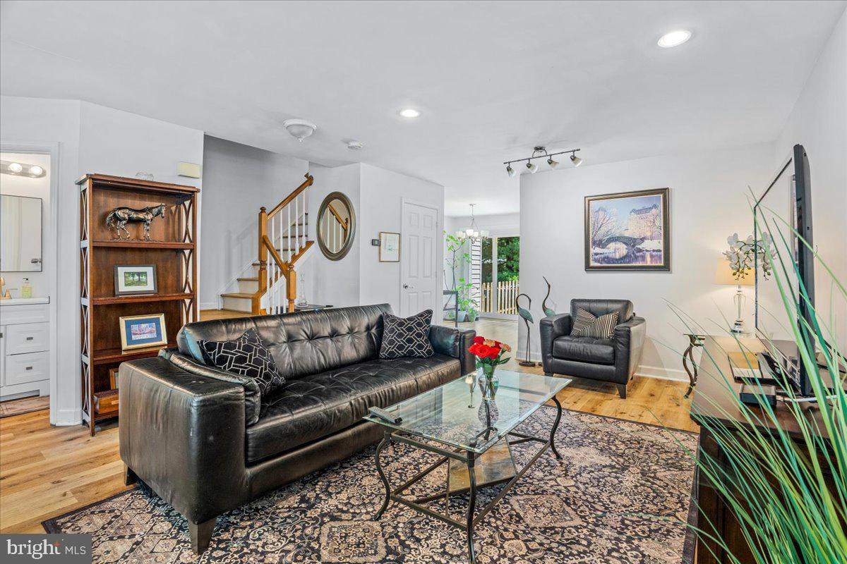 9245 Ridgefield Cir Property Photo 6
