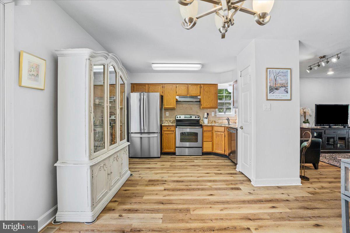 9245 Ridgefield Cir Property Photo 8