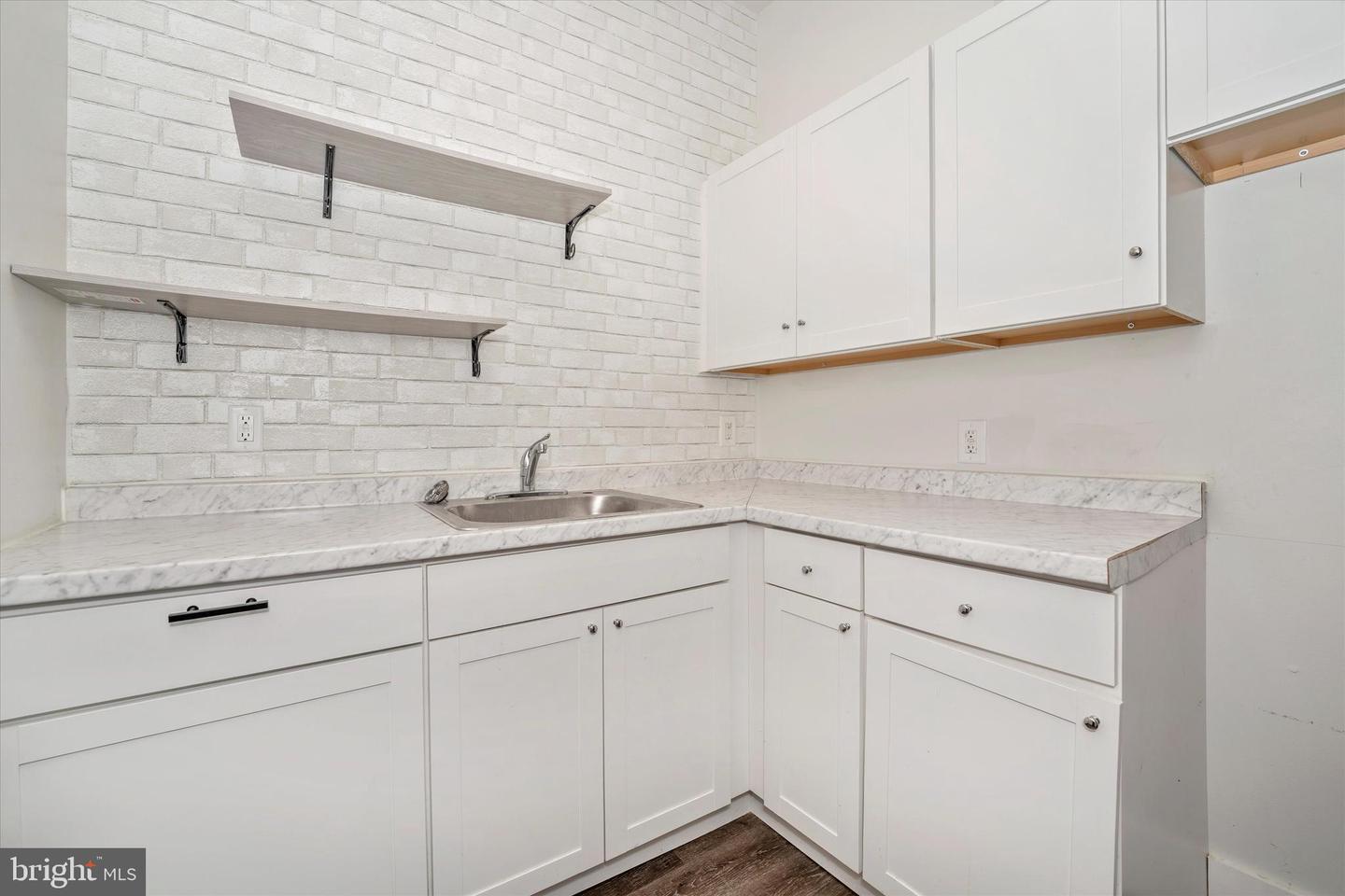 201 S Market St #1b Property Photo 21