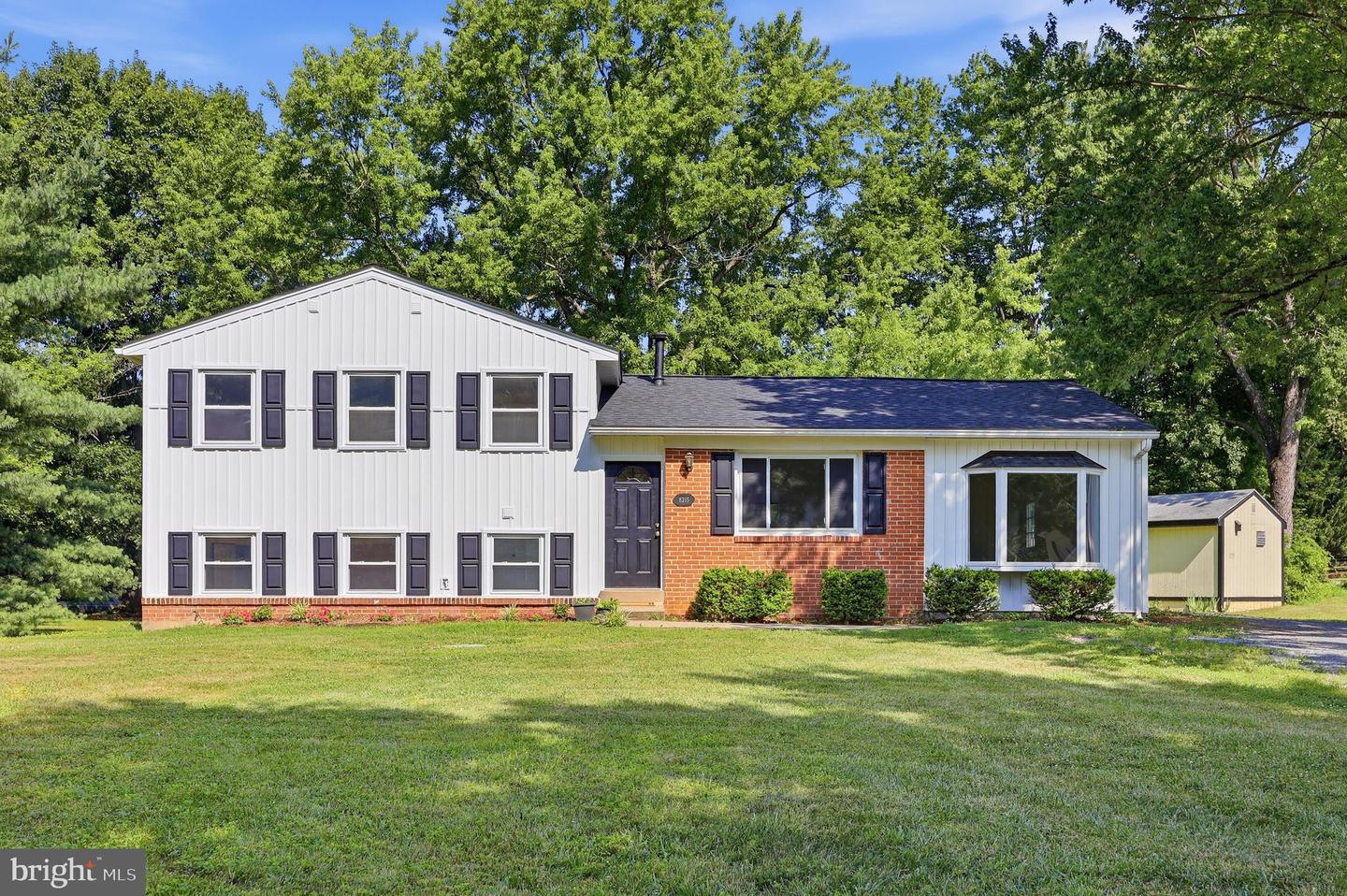 8215 Virginia Ln Property Photo 1
