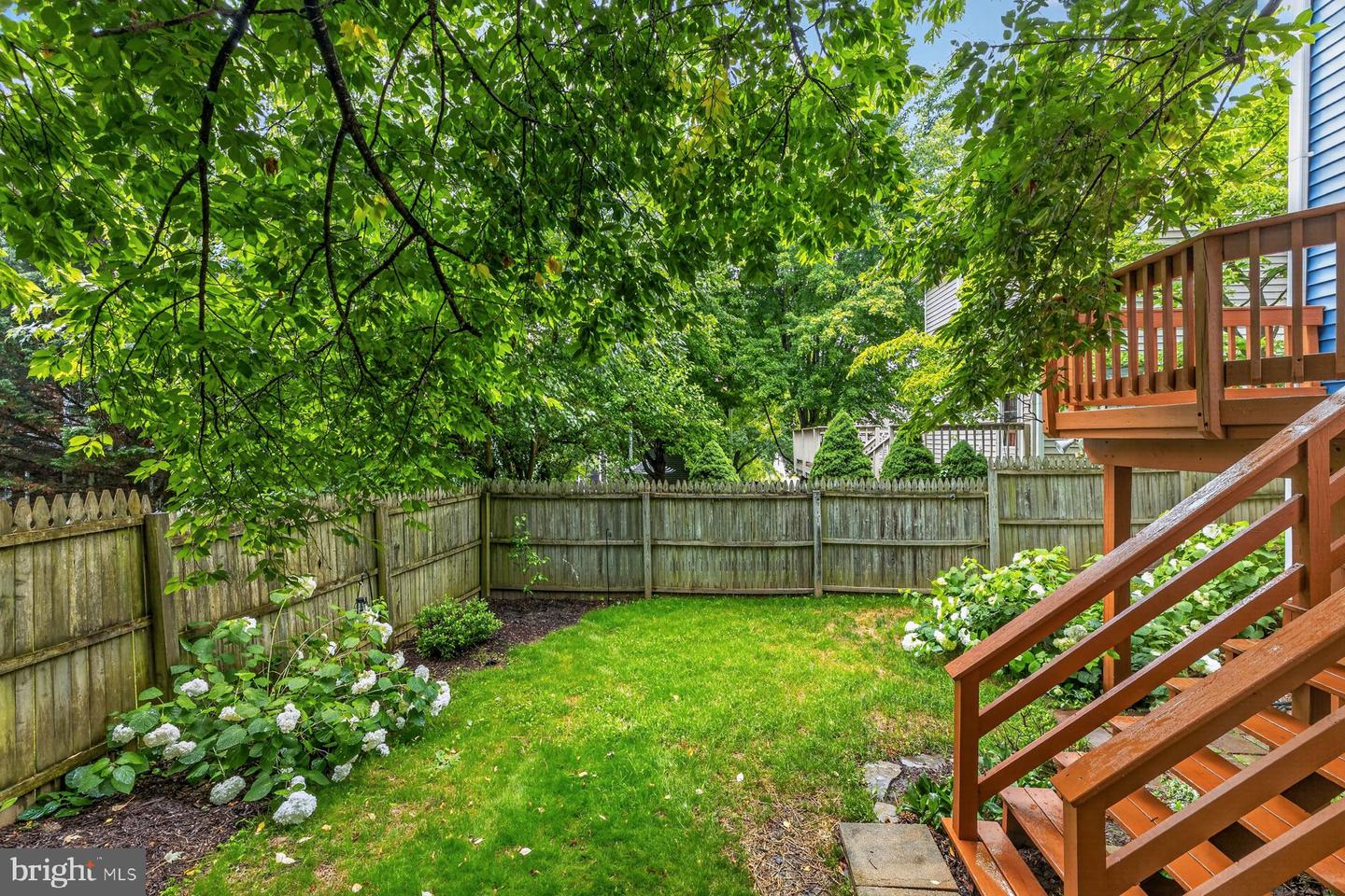 10741 Lake Edge Ct Property Photo 3