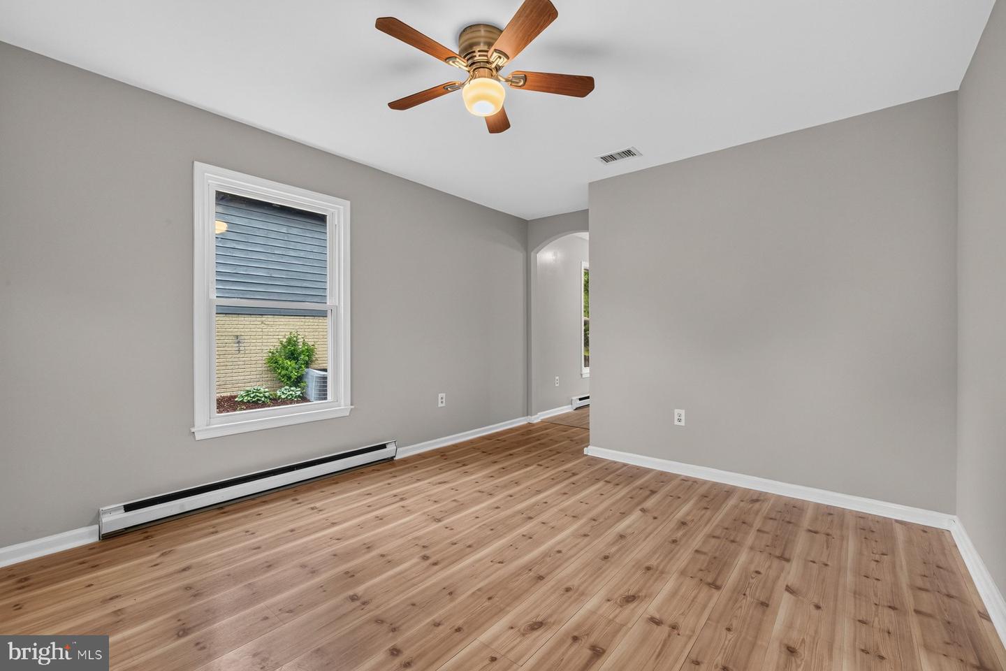 10741 Lake Edge Ct Property Photo 6