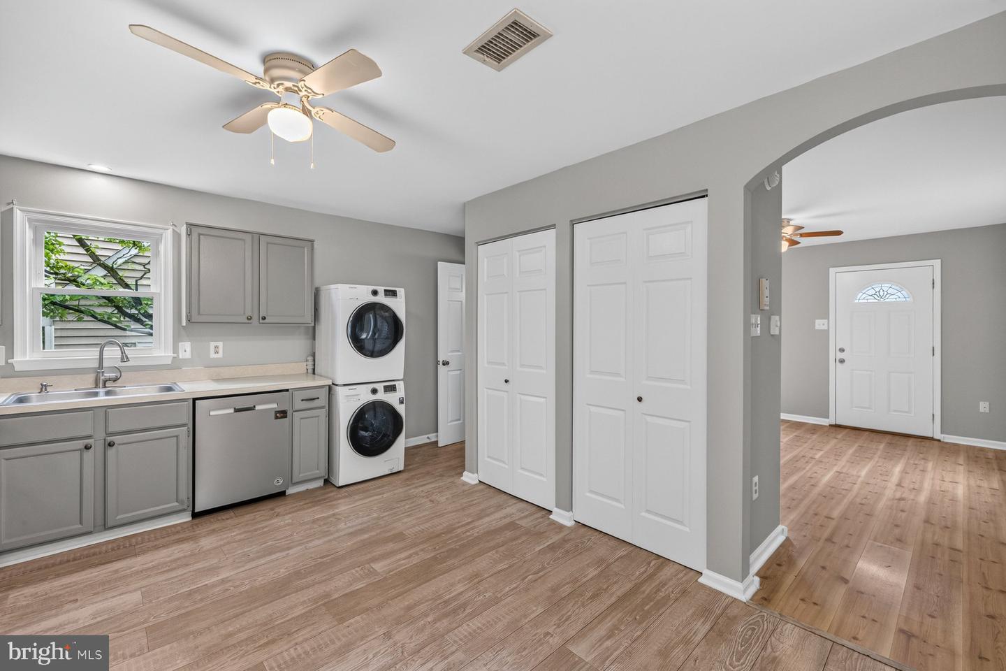 10741 Lake Edge Ct Property Photo 10