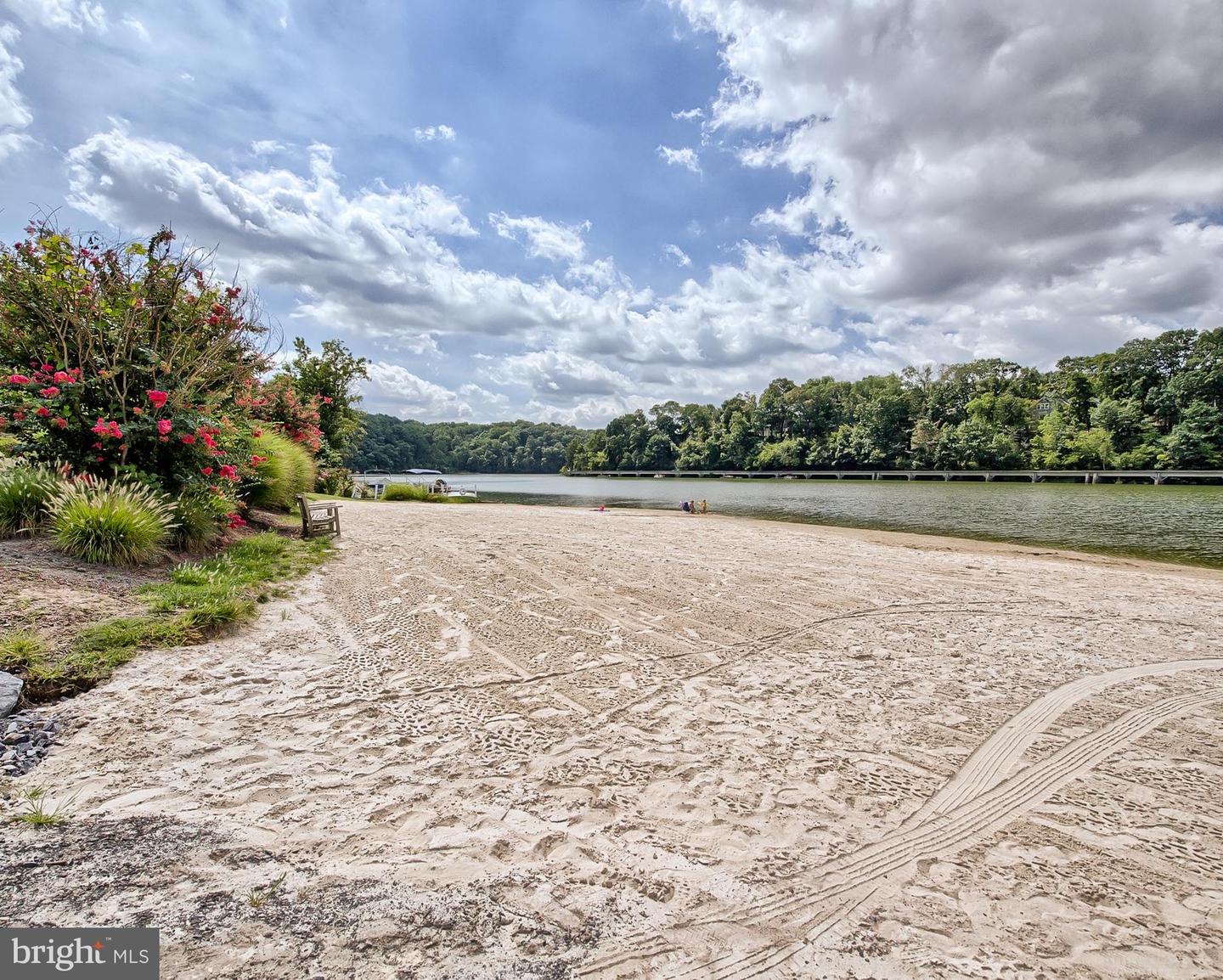 10741 Lake Edge Ct Property Photo 40