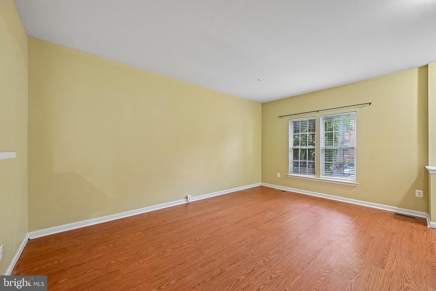 1724 Emory St Property Photo 9