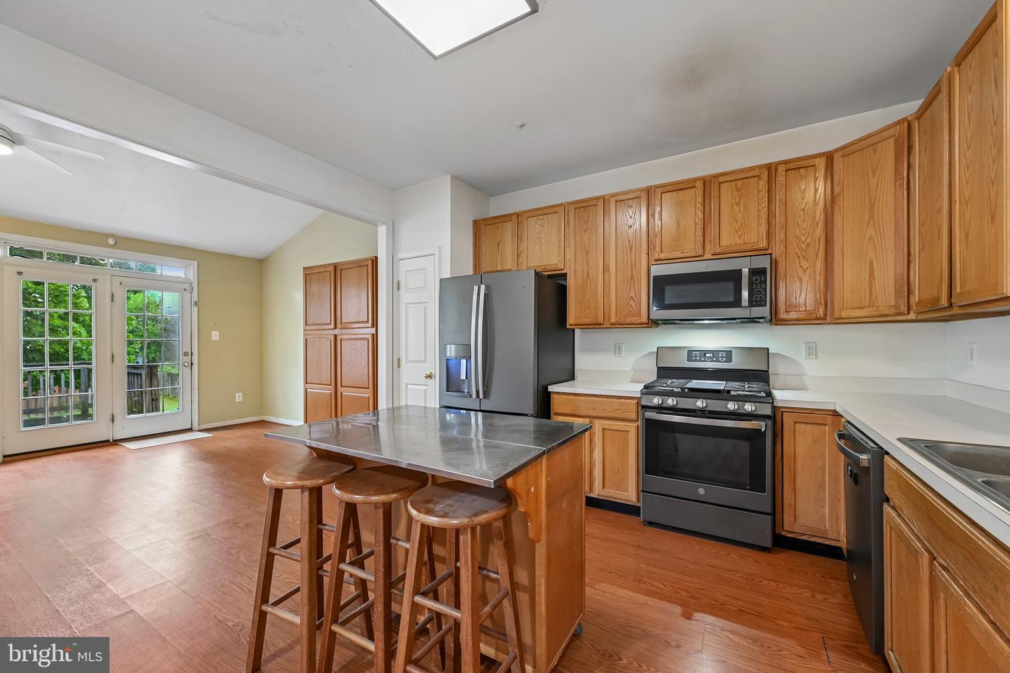 1724 Emory St Property Photo 18