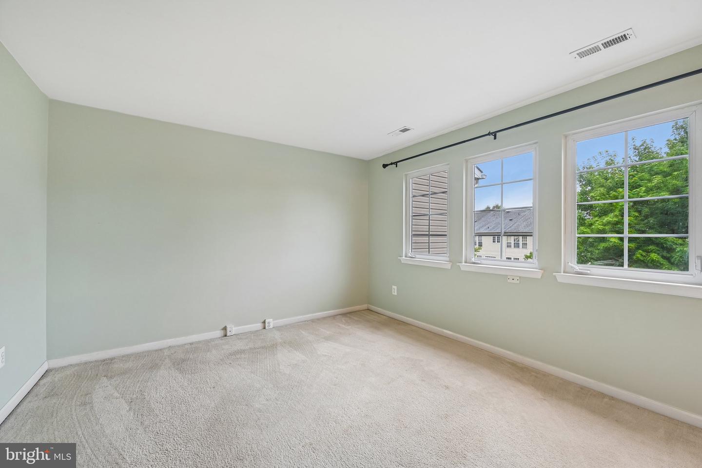 1724 Emory St Property Photo 29