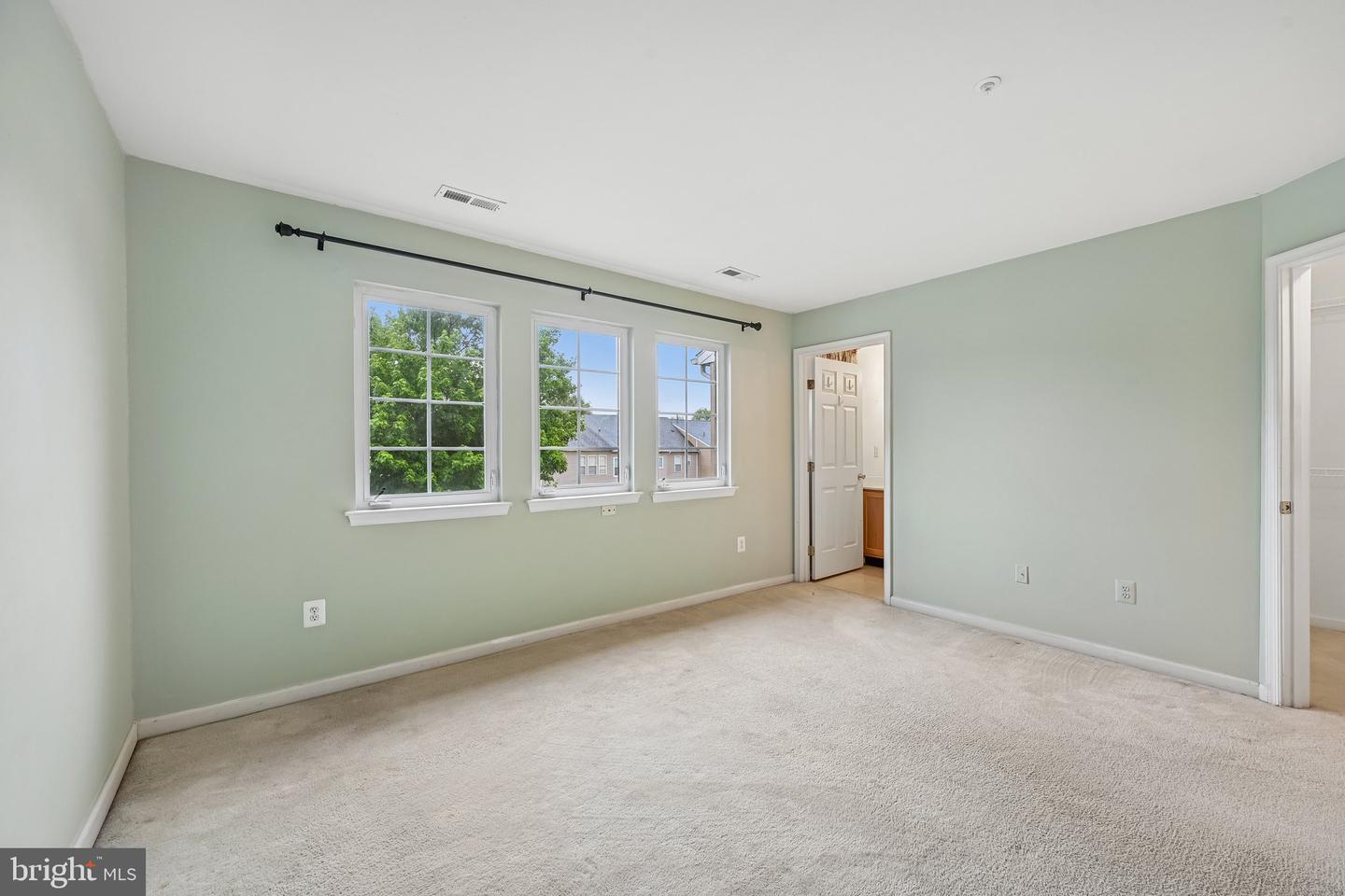 1724 Emory St Property Photo 32