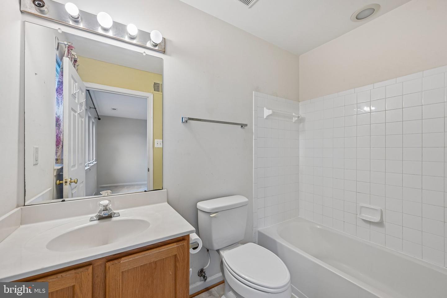 1724 Emory St Property Photo 33